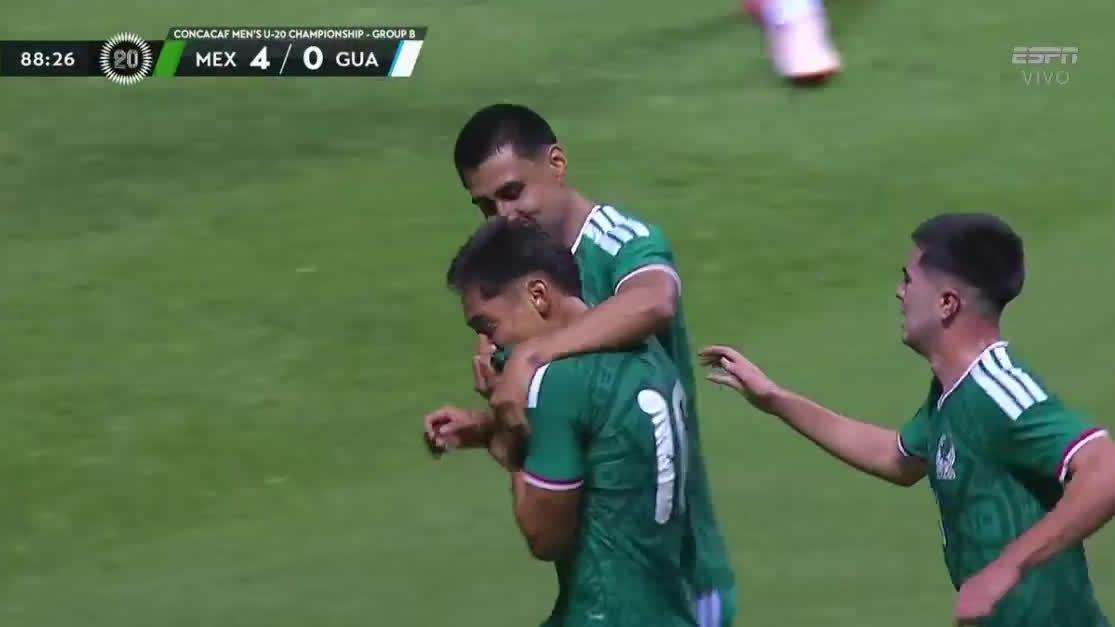 ¡Tremendo golazo de Nelson Cedillo de tiro libre!