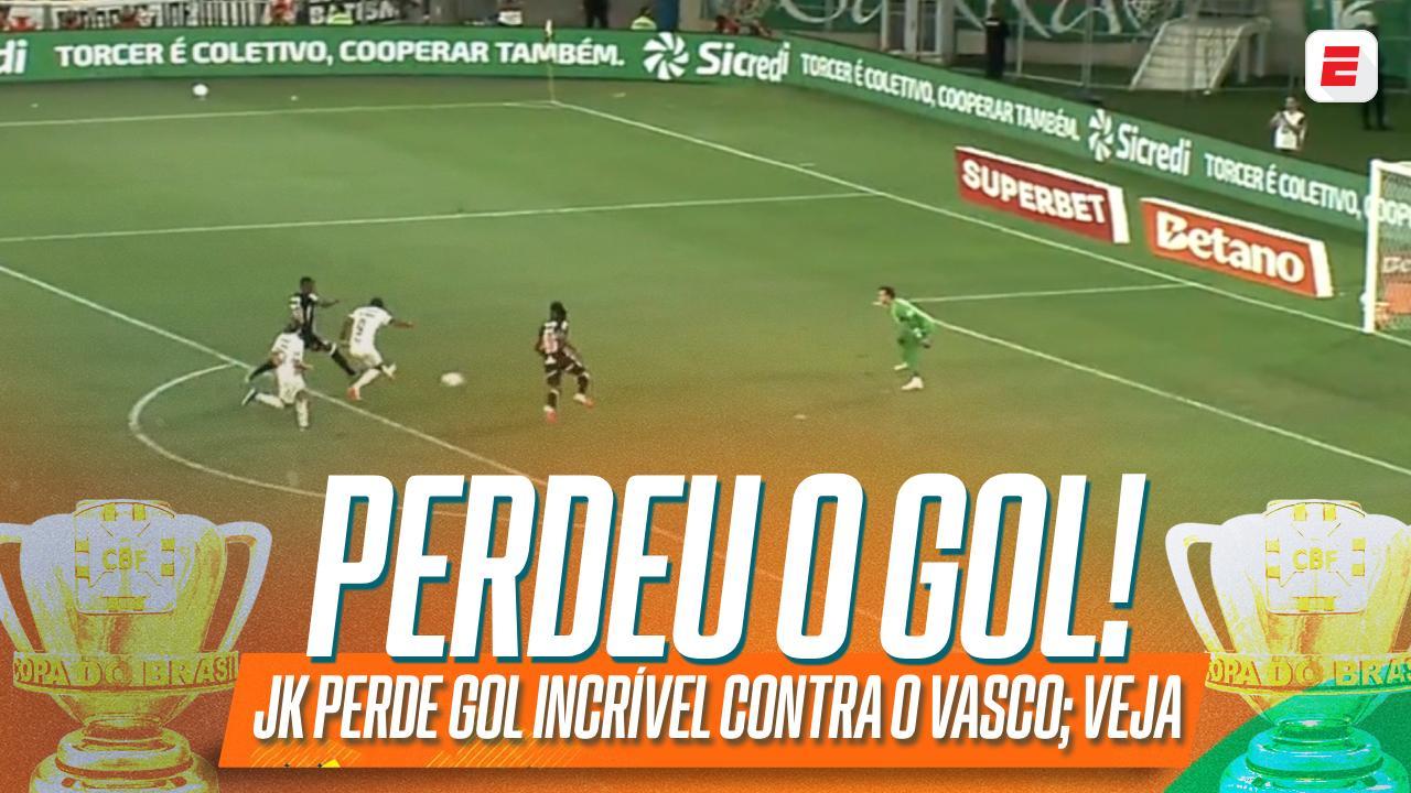 Inacreditável! John Kennedy recebe ótimo passe de Lucho Acosta, mas perde o gol; VEJA o lance