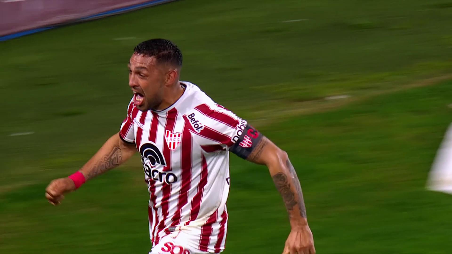 ¡Para gritarlo fuerte: golazo de Alarcón al final para el triunfo de Instituto!
