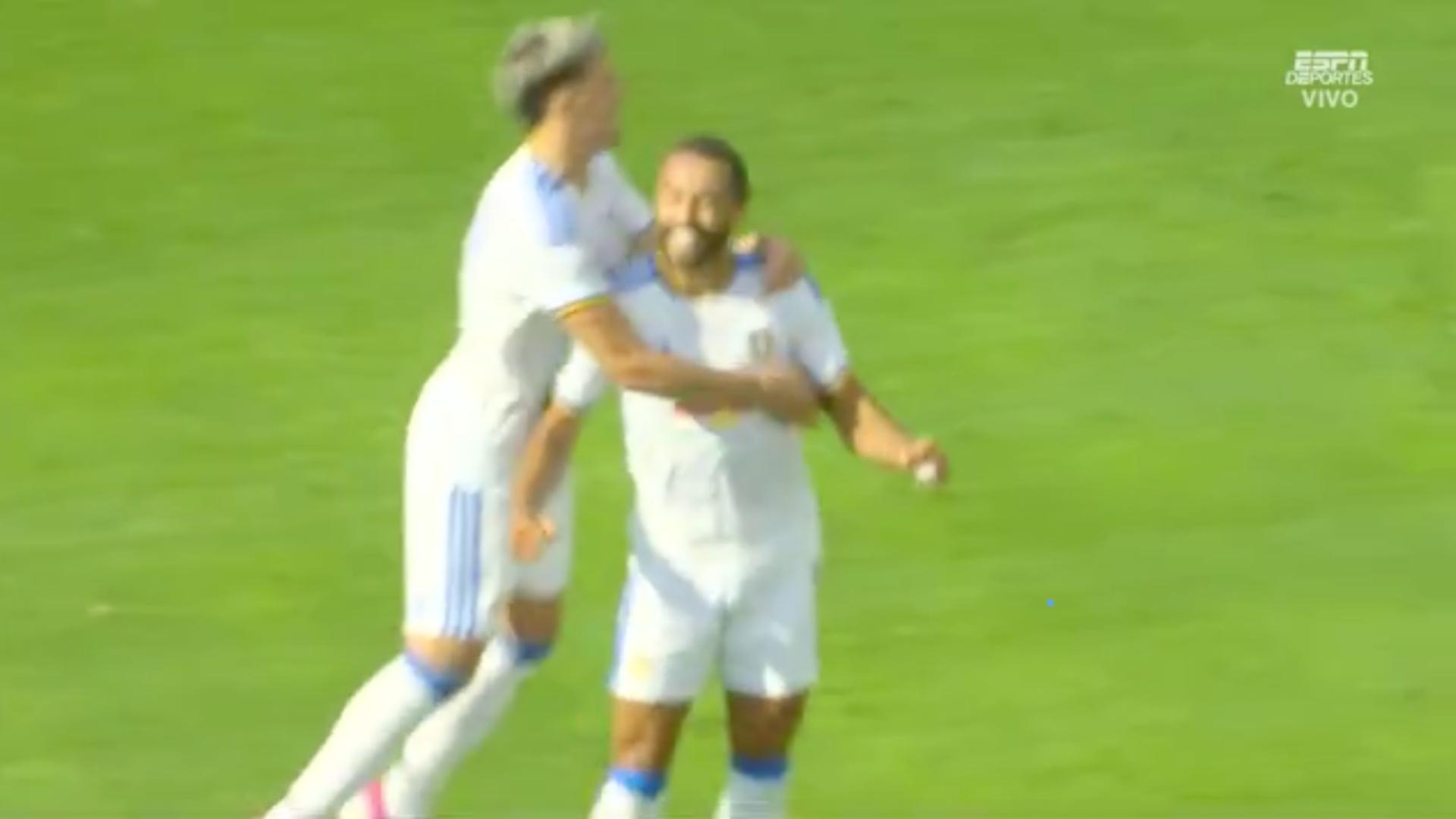 ¡Cabezazo letal! Dominic Calvert-Lewin firma el 4-2 para Leeds