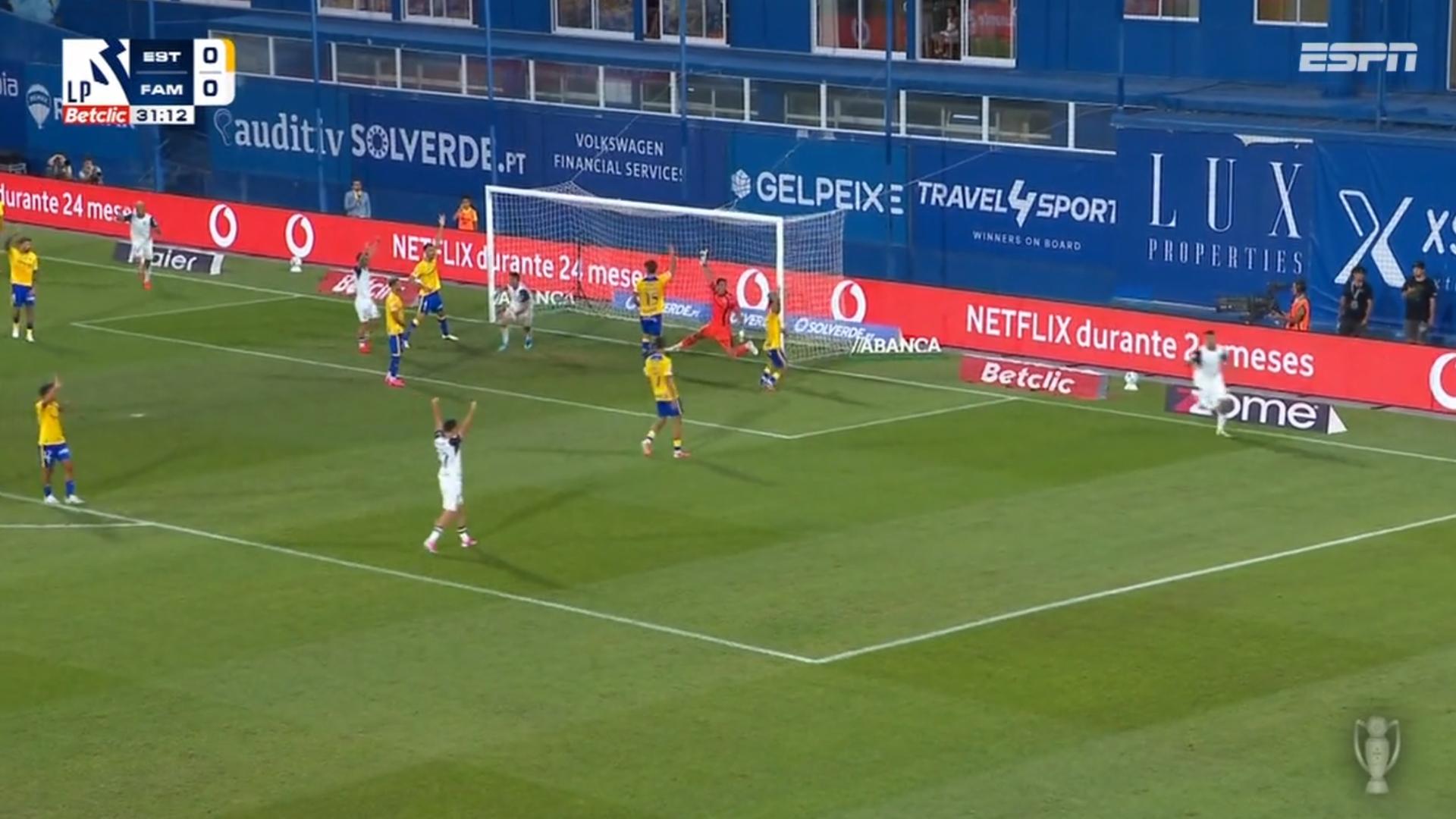 Famalicão marca o primeiro gol da temporada no Campeonato Português e larga na frente contra o Estoril; VEJA