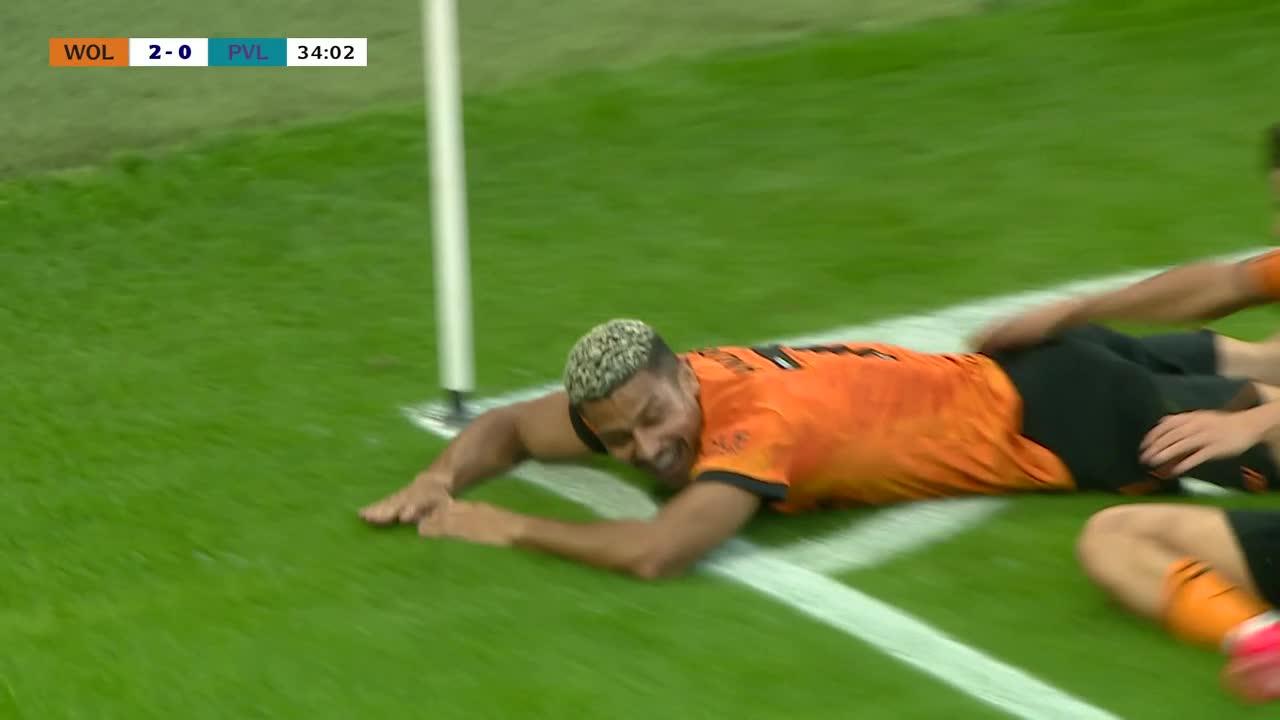 Dos cabezazos dentro del área es gol