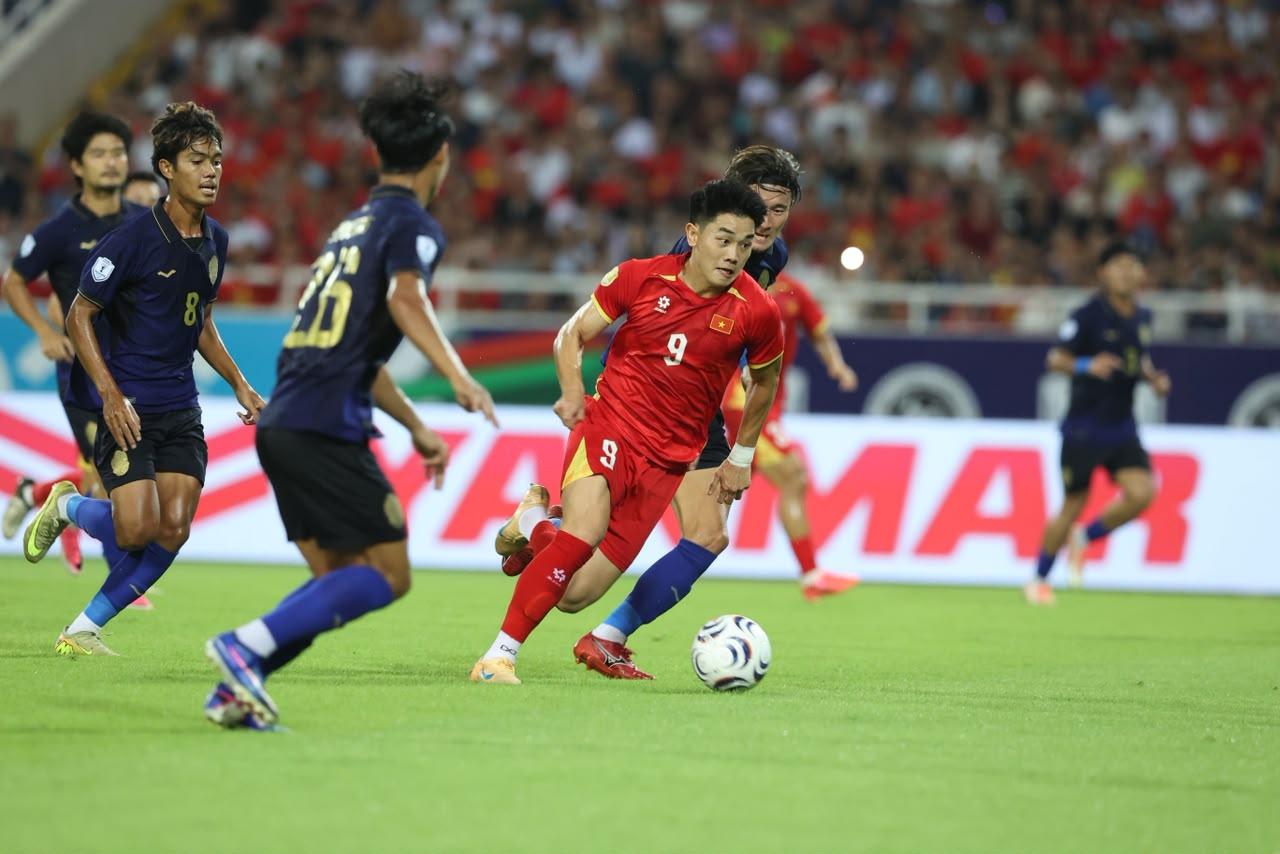 Vietnam win it late to advance as Group A winners