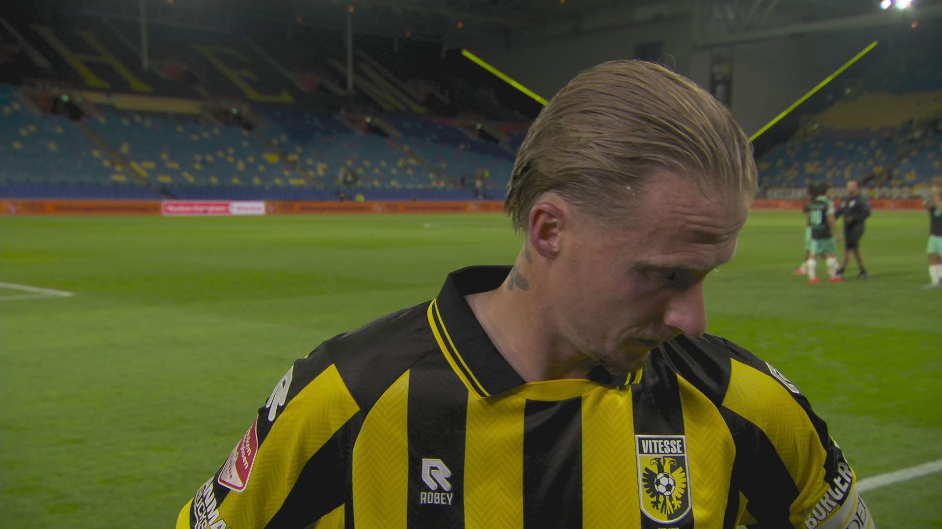 Büttner over dubbelfunctie als speler en assistent: "Ik geniet wel van die dubbele rol"