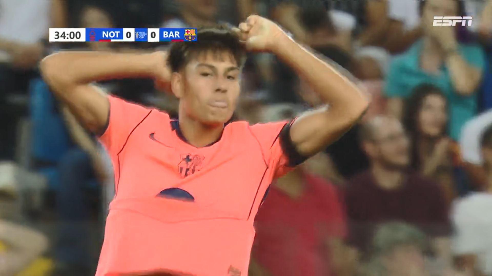Lance inacreditável do Barcelona! Atacante fica com gol livre, mas chuta em cima do goleiro