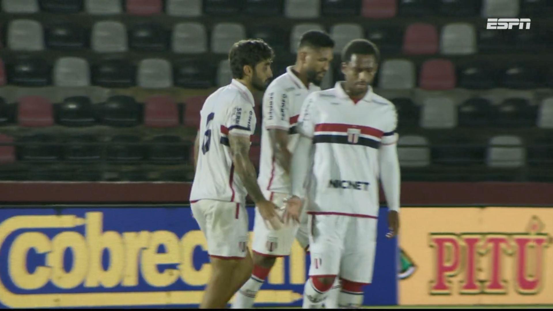 Gol do América-MG! O LANCE MAIS BIZARRO DO ANO? Defesa entrega bola inexplicável e Elizari marca