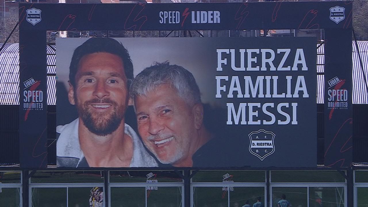 Minuto de silencio en el Guillermo Laza por el fallecimiento de Jorge Messi