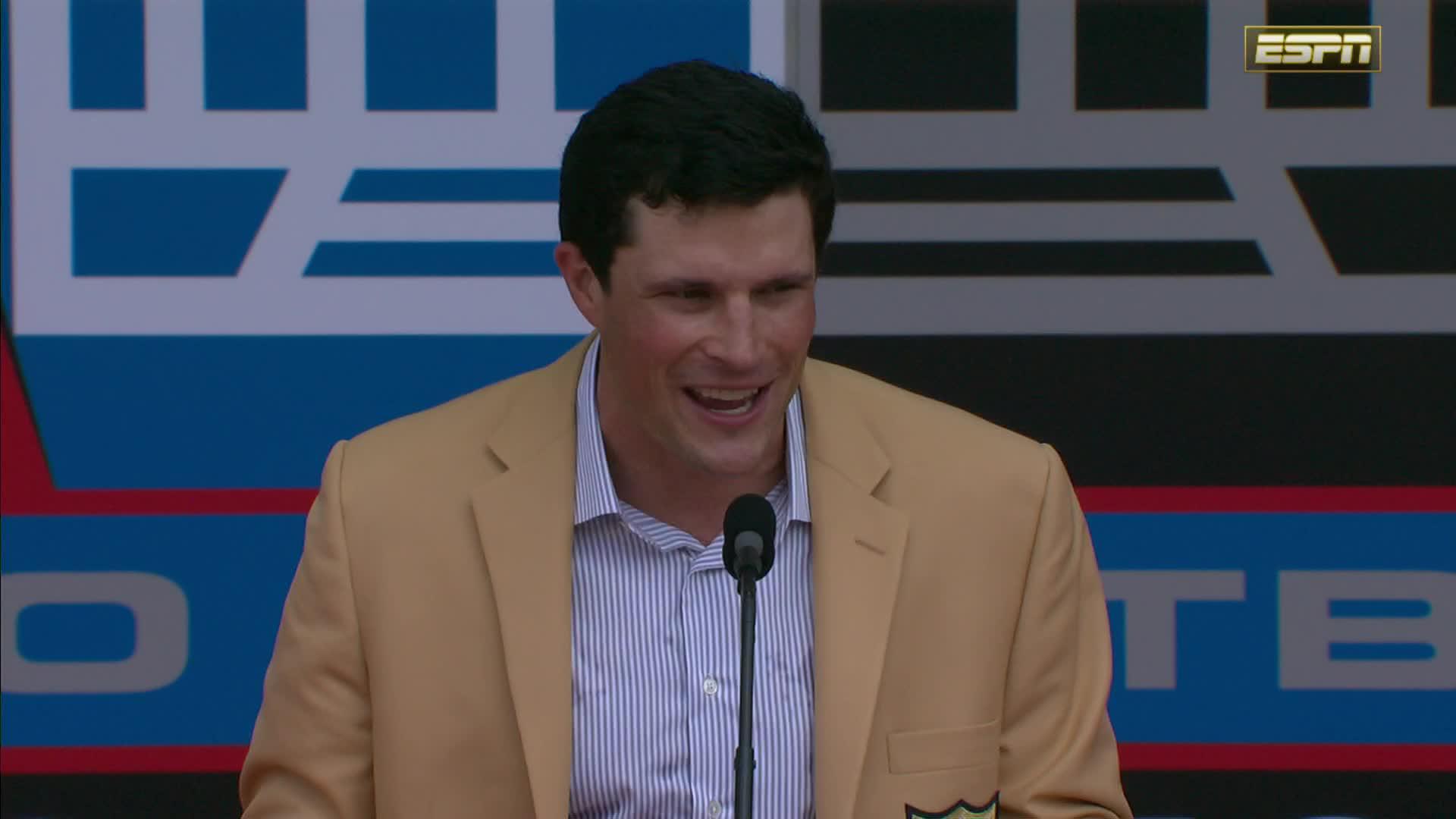 Kuechly showered with 'Luuuke' chants as he thanks Panthers fans during HOF speech 1 meow-love reaction.