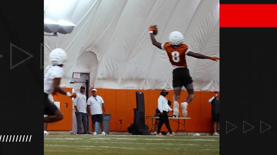 Espectacular recepción de Cam Coleman en Texas