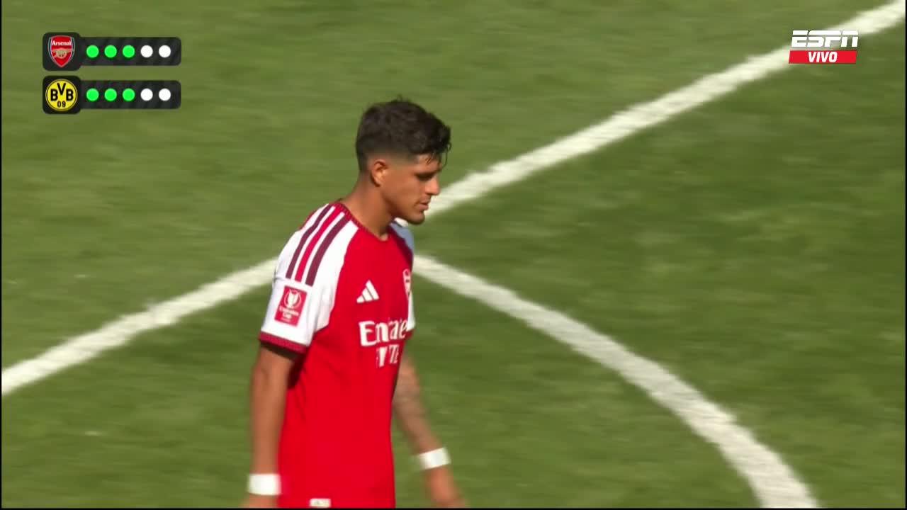 Tras perder en los 90', Arsenal se impuso en los penales ante Borussia Dortmund
