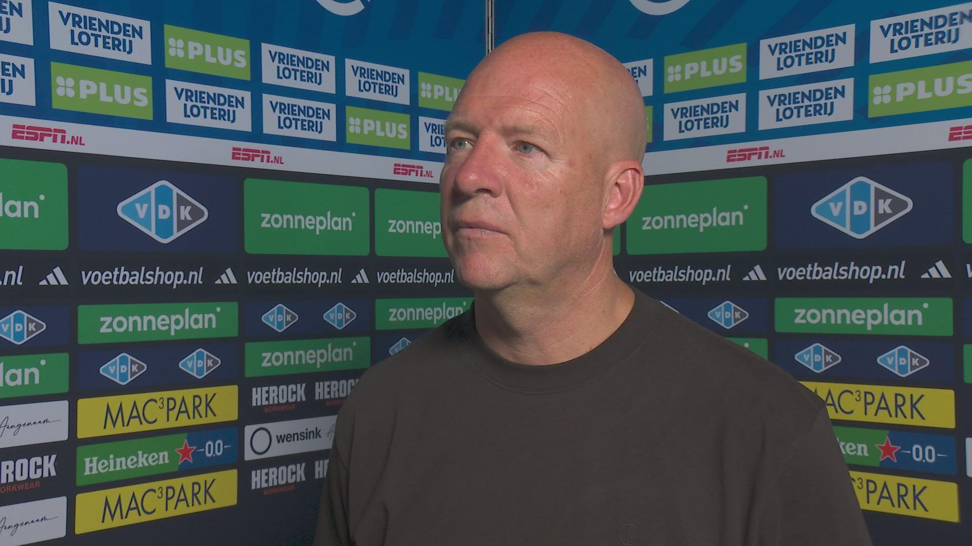Van der Vegt over rode kaart Floranus: "Hele domme actie"