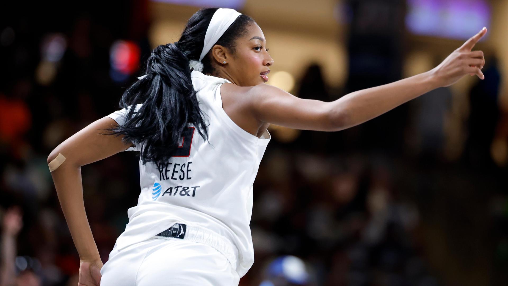 Rhyne Howard makes 6 of the Dream's 14 3-pointers in a 107-95 victory over the Tempo