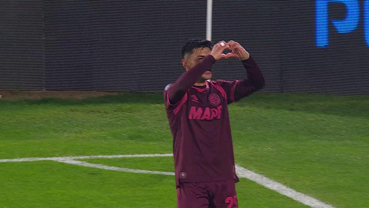 Dylan Aquino definió para el 1-0 de Lanús