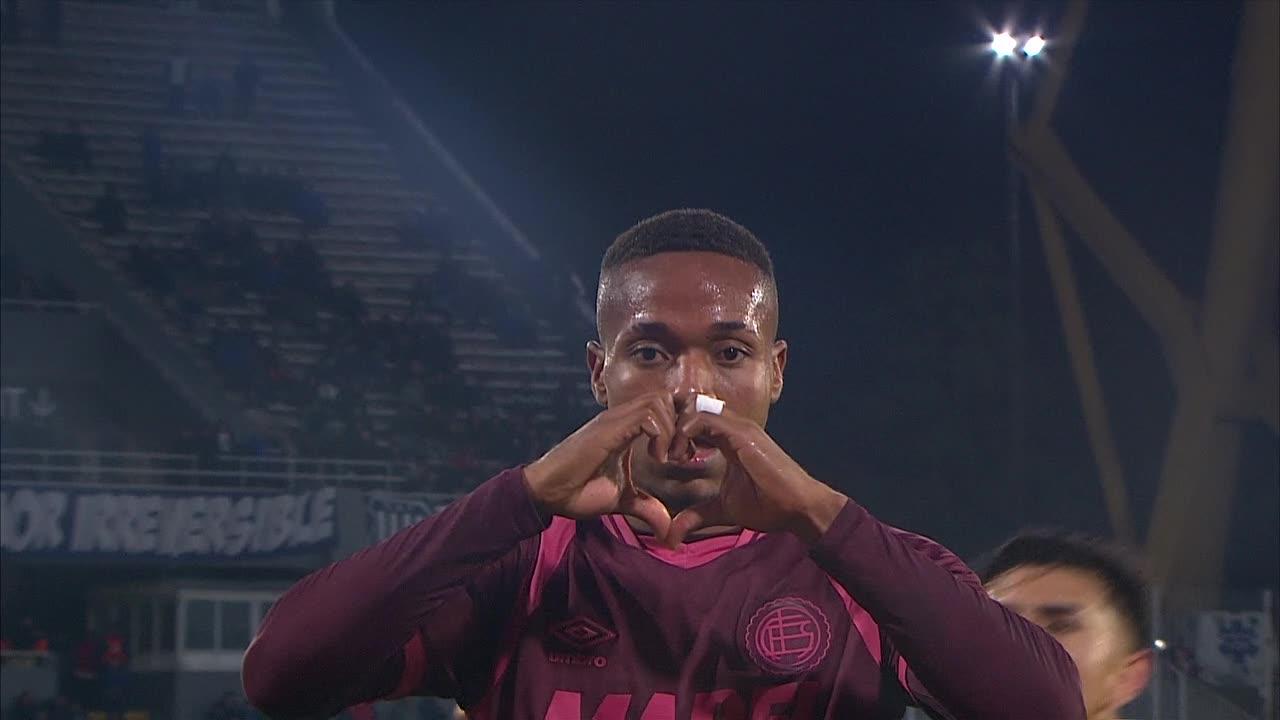 Cabezazo goleador de Valois para ampliar la ventaja de Lanús