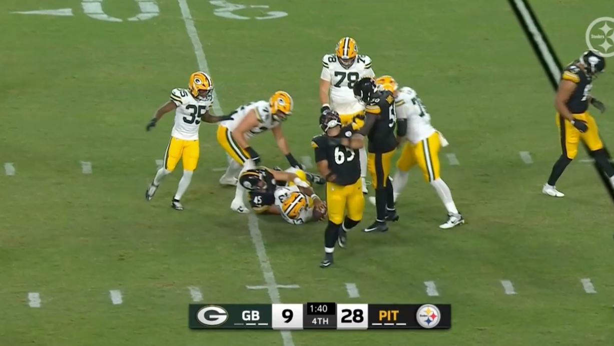 Julius Welschof captura al quarterback!