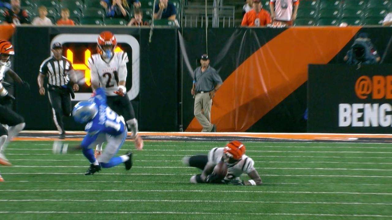 endric Pryor intercepta el pase!