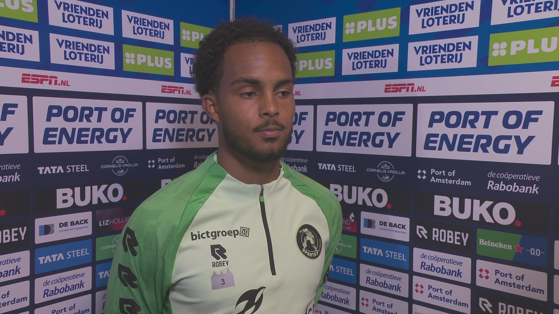 Young opgelucht na eerste Eredivisie-treffer: "Mooi dat hij er eindelijk invliegt"