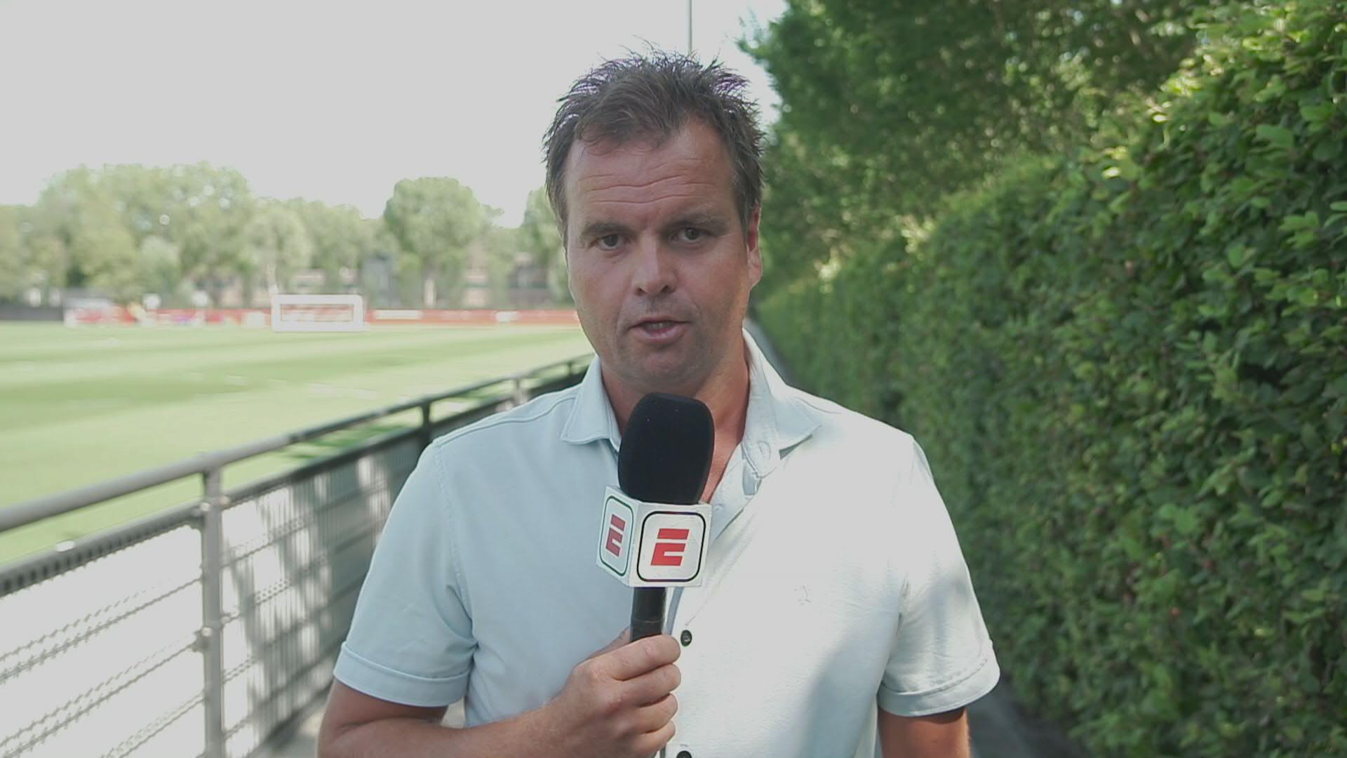 Van Bronckhorst sprak met oud-teamgenoot Xavi: "Benieuwd hoe hij het gaat doen"