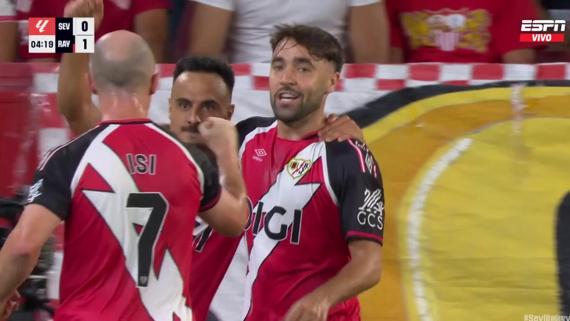 ¡Blooper total del Sevilla y 1-0 para Rayo Vallecano!