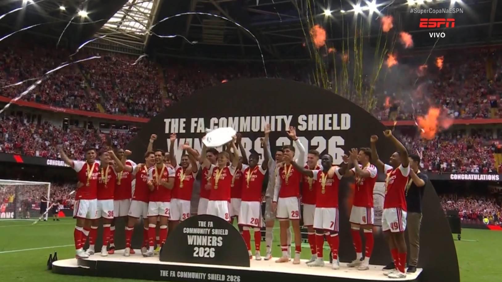 É CAMPEÃO! Arsenal levanta taça da Supercopa da Inglaterra após vencer o City por 3 a 0; VEJA