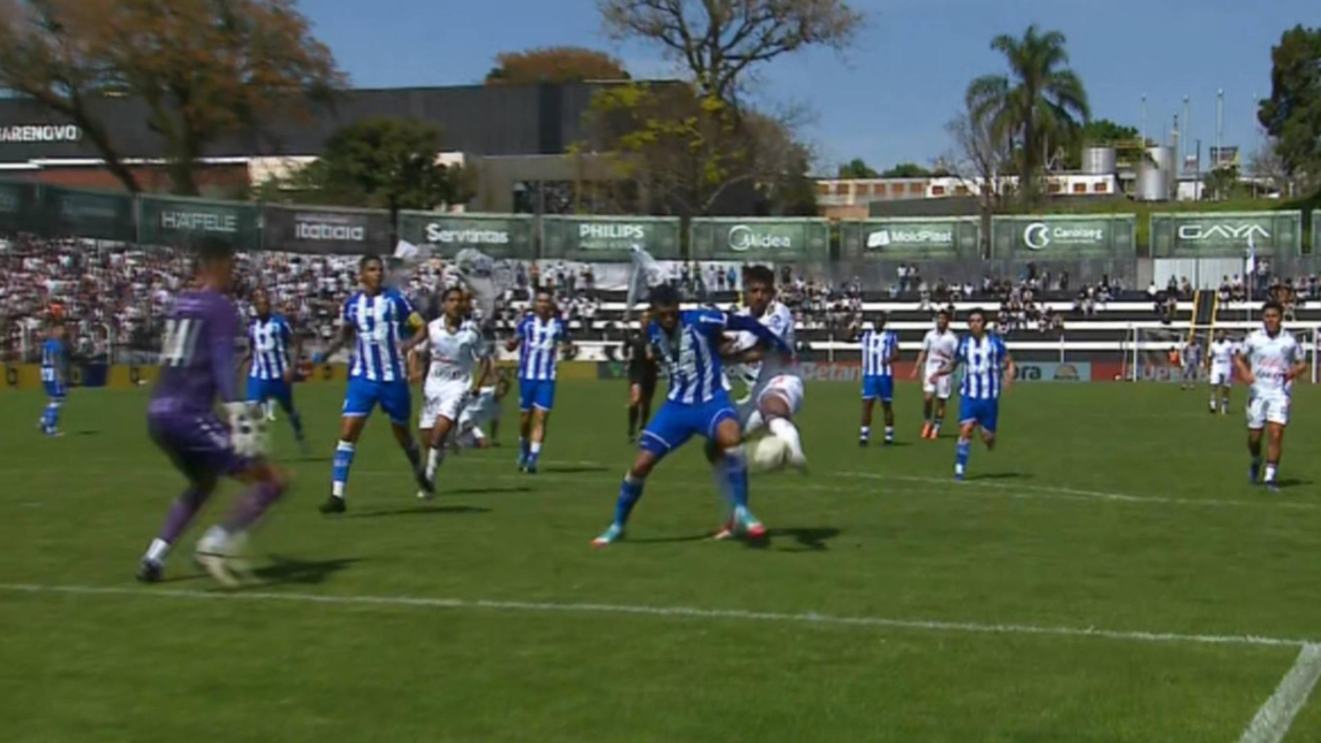 Gol do Operário! Vinicius Mingotti abre o placar nos acréscimos contra o Avaí com finalização improvável