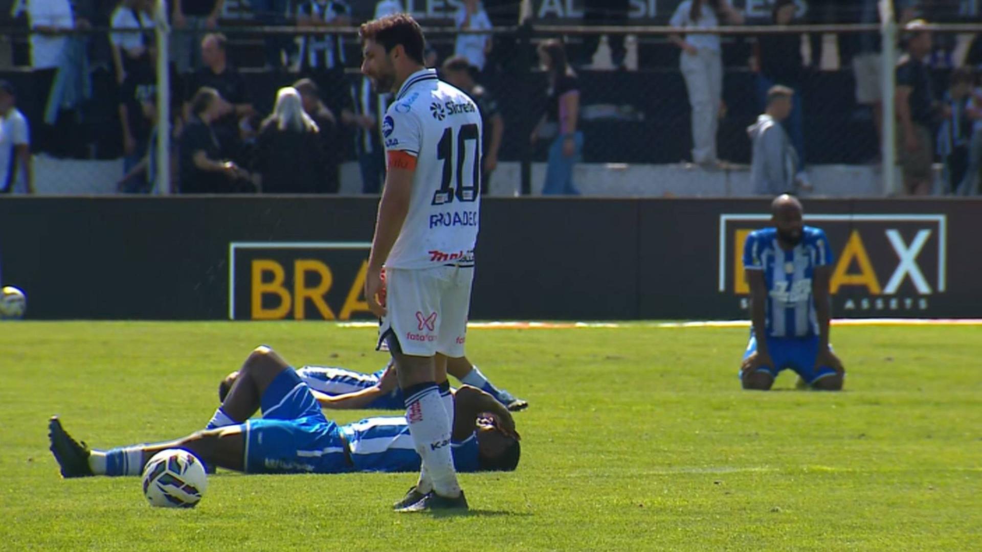 VIRADA DO AVAÍ NOS ACRÉSCIMOS! Time catarinense marca dois gols em três minutos e bate o Operário na Série B