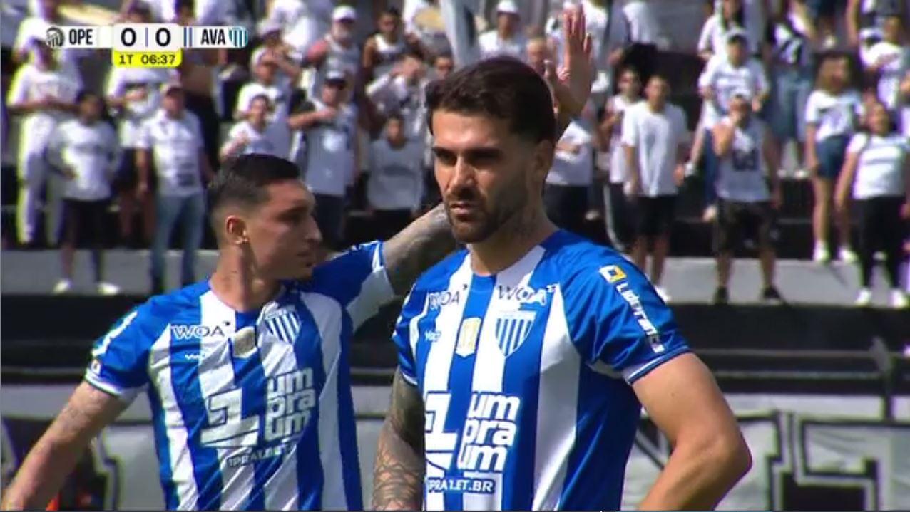 Felipe Vizeu manda na trave! Atacante do Avaí desperdiça pênalti contra o Operário na Série B