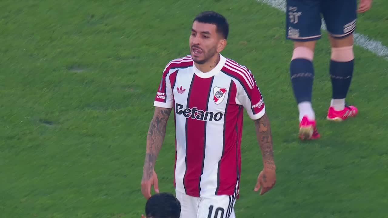 No llegó a rematar: Correa coqueteó con el gol al minuto de juego