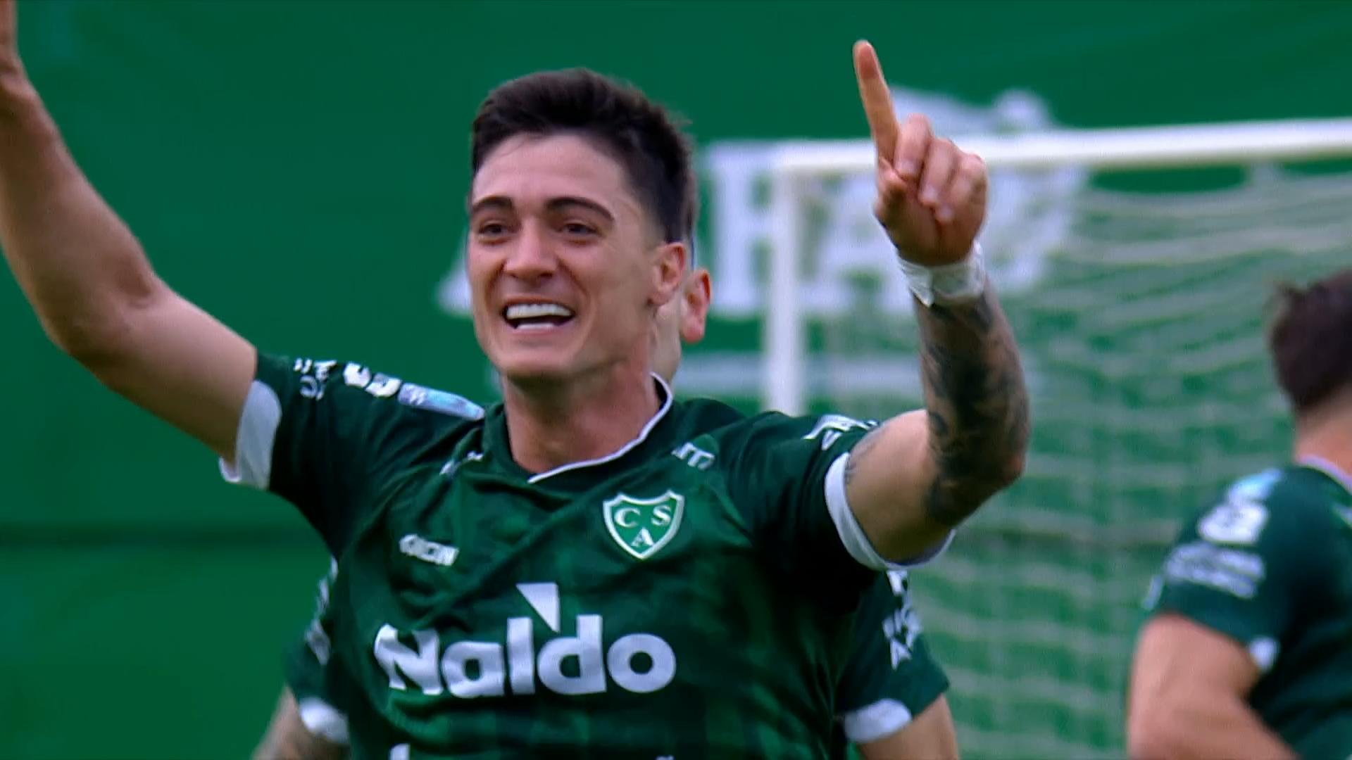 Un testazo inatajable: Suárez aumentó la ventaja de Sarmiento