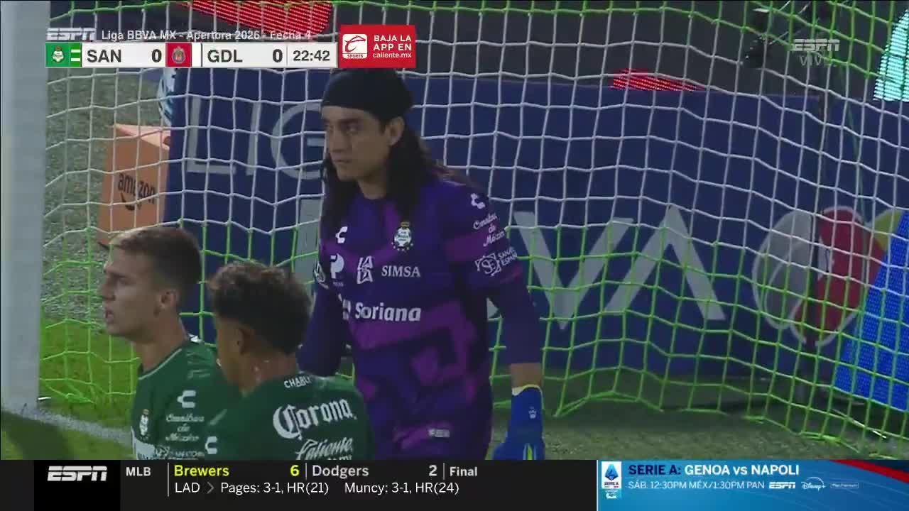¡Avecedo evita el primer gol de Chivas!