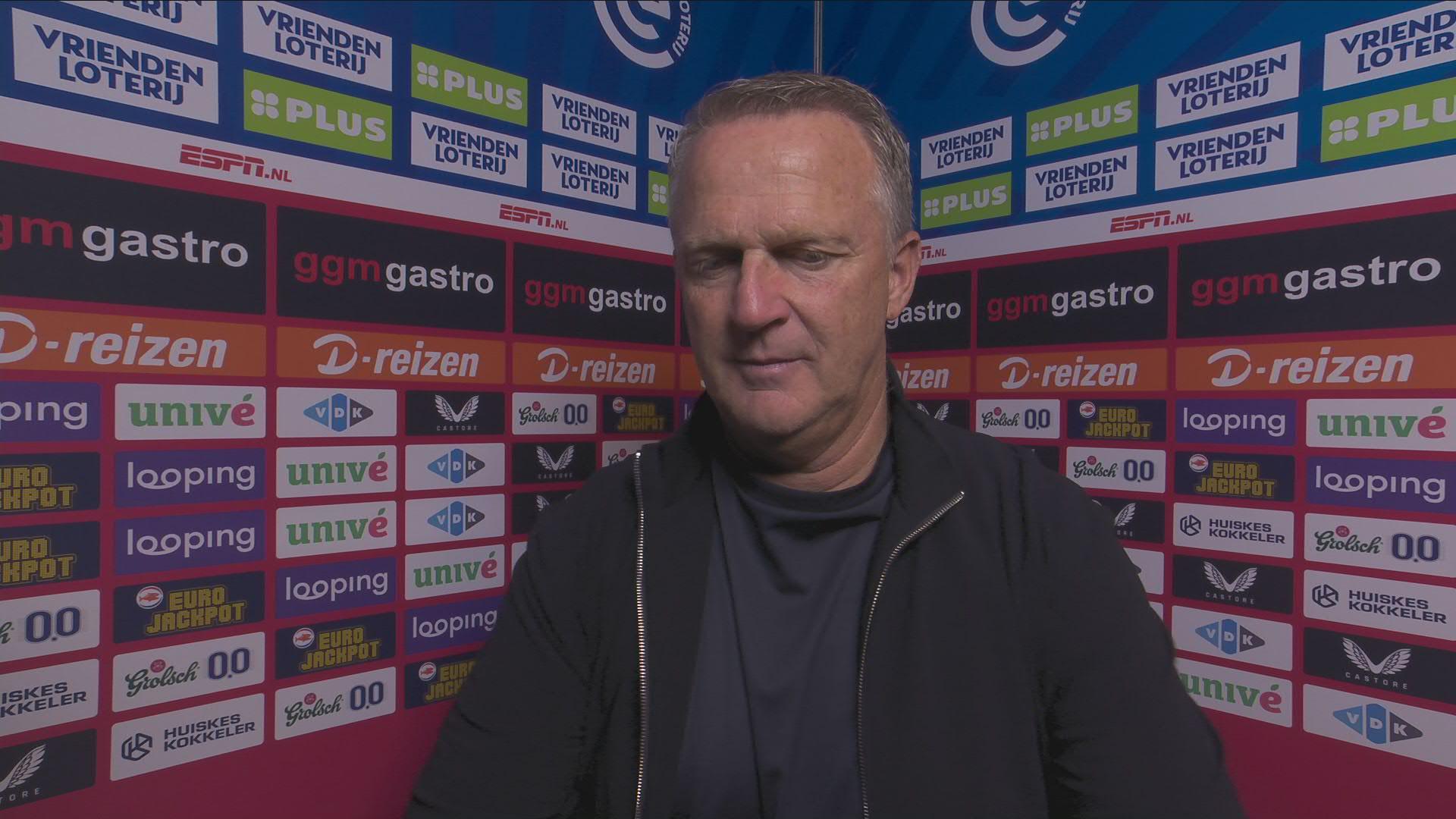 Van den Brom na winst: "Bijna 90 minuten op één helft gespeeld"