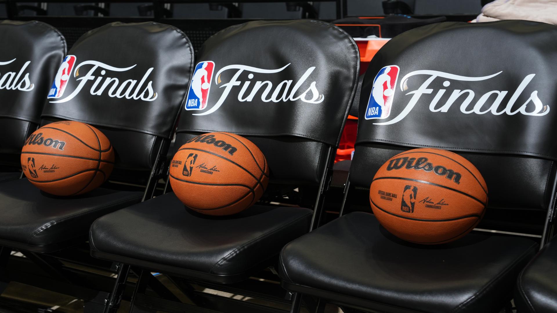 Diana Taurasi's No. 3 raised to the rafters in Phoenix