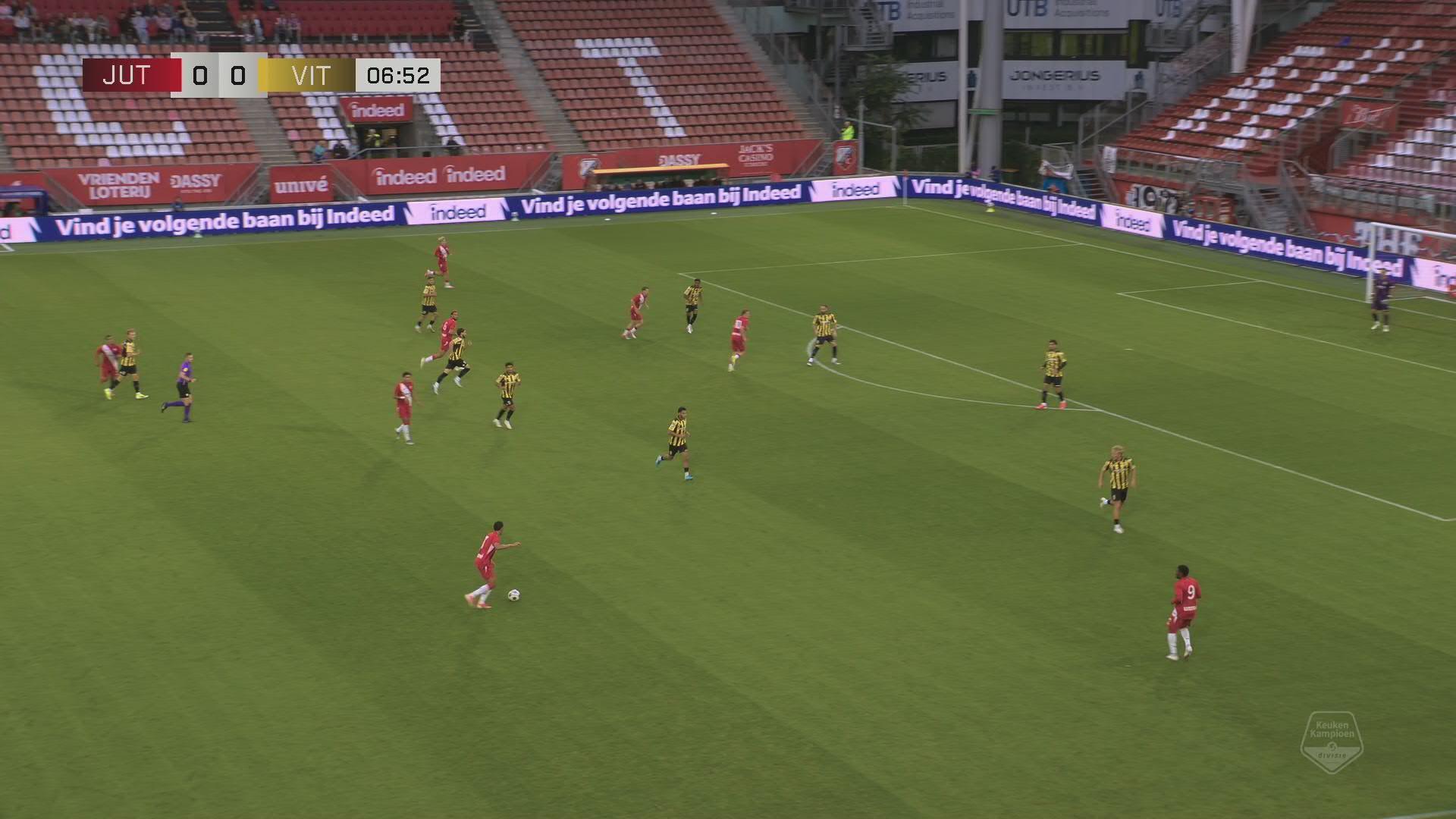 Bizarre rode kaart voor de thuisploeg  Samenvatting Jong FC Utrecht - Vitesse