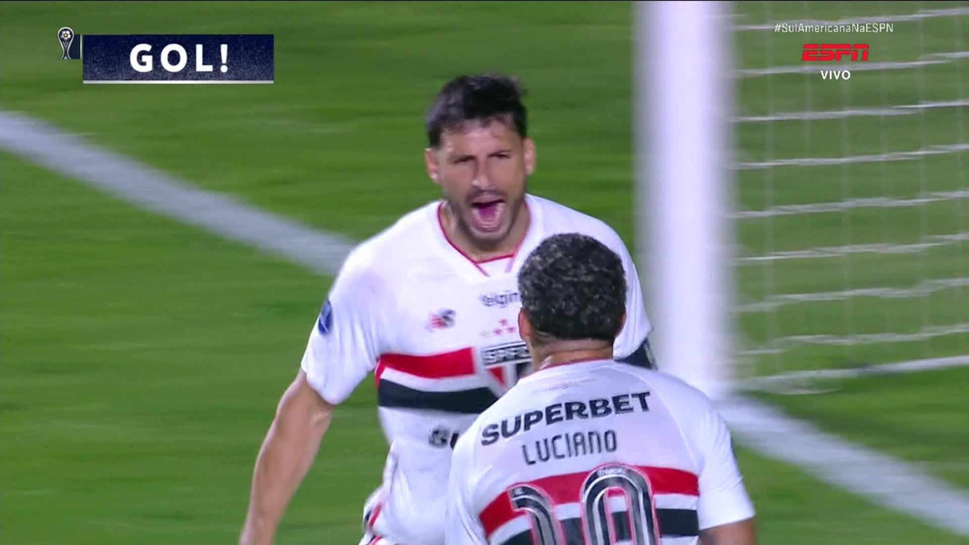 Gol do São Paulo! Calleri cobra pênalti com categoria e faz 2 a 1 contra o Bolívar; VEJA