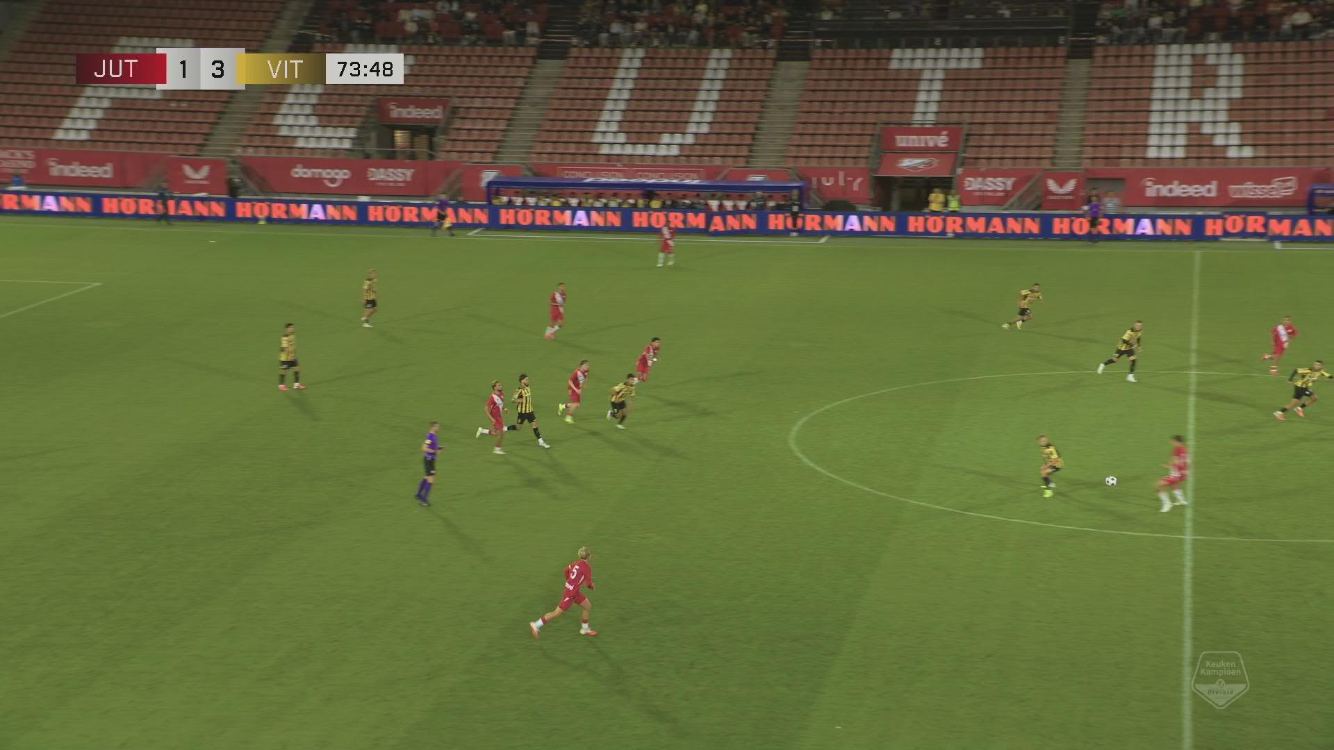 Kortsluiting bij Dundas: jongeling van Jong FC Utrecht krijgt rood na klap