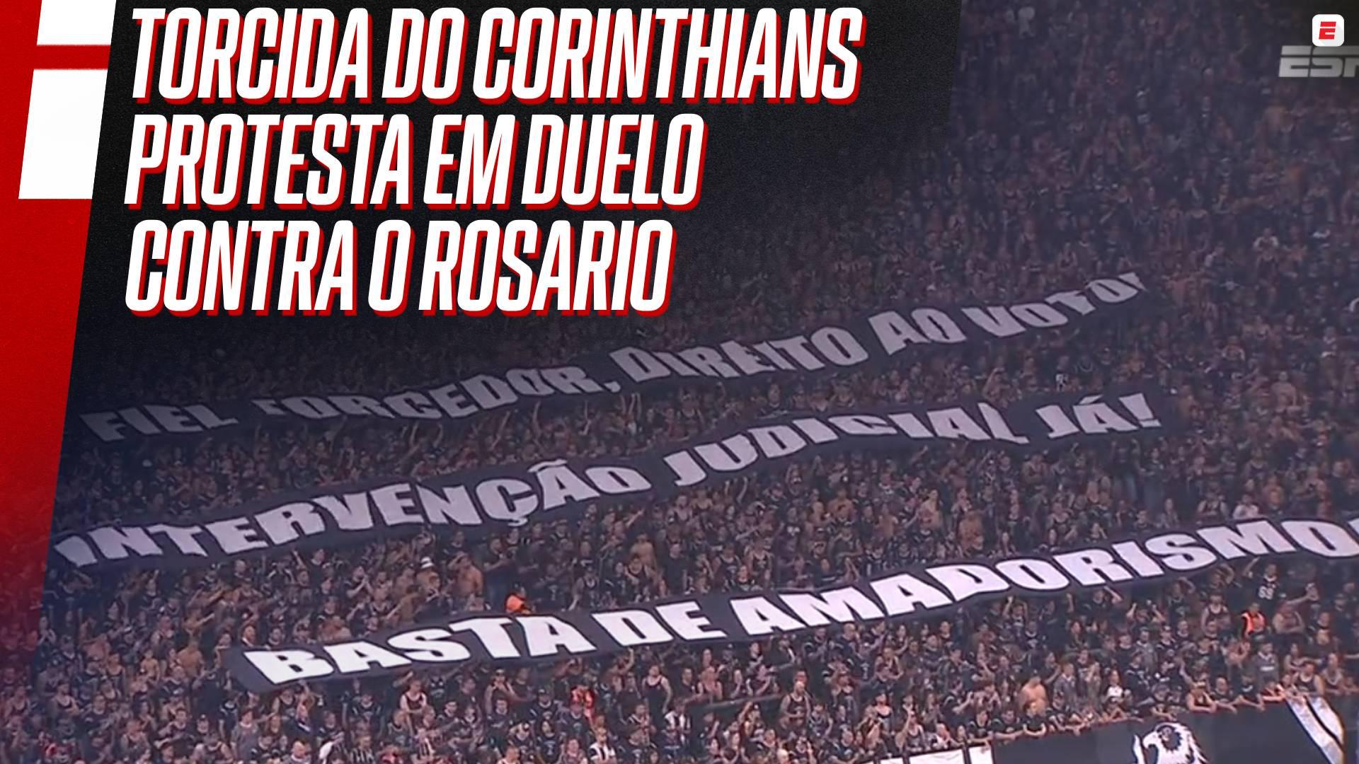 Torcida do Corinthians protesta durante duelo contra o Rosario: 'Intervenção judicial, basta de amadorismo'