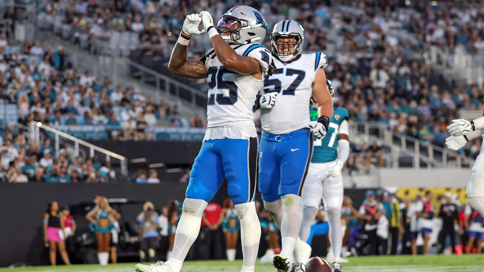 ¡Jonathon Brooks encuentra el hueco y anota para los Panthers!