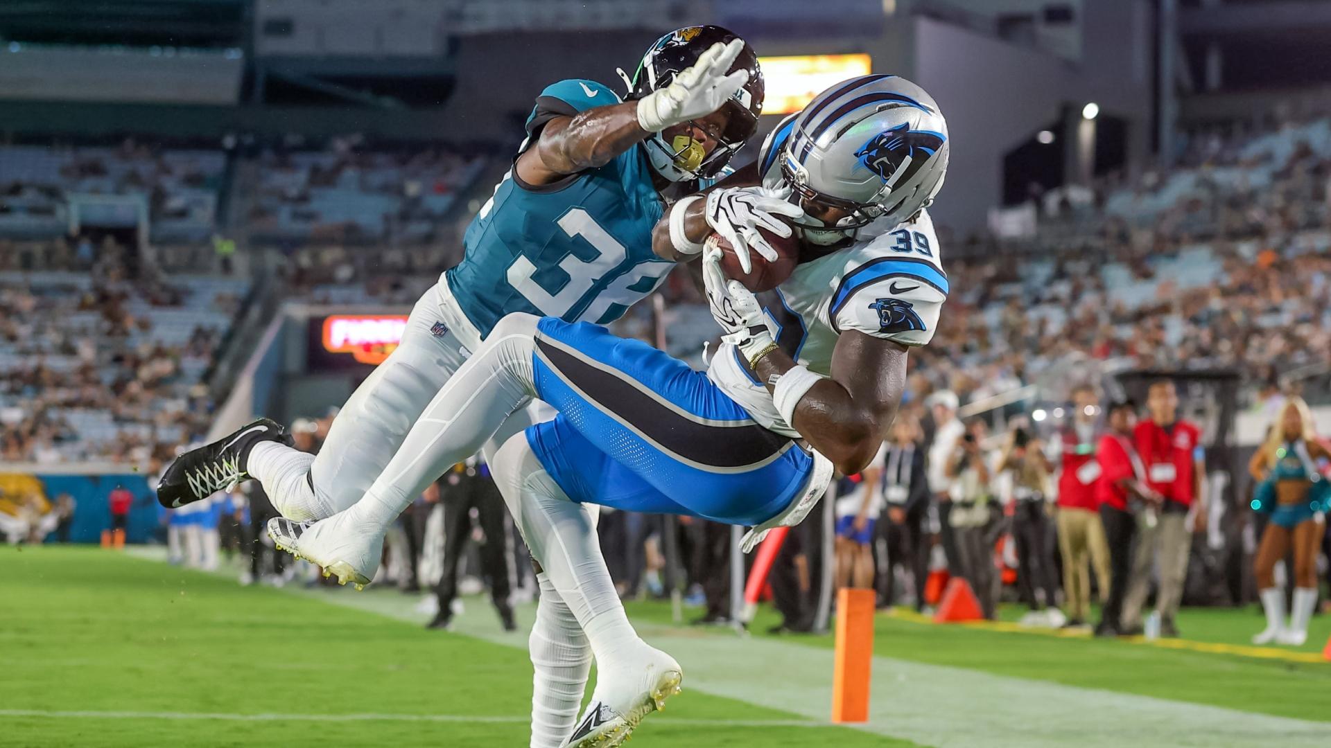 ¡Conexión letal! Kenny Pickett encuentra a Roc Taylor para el TD