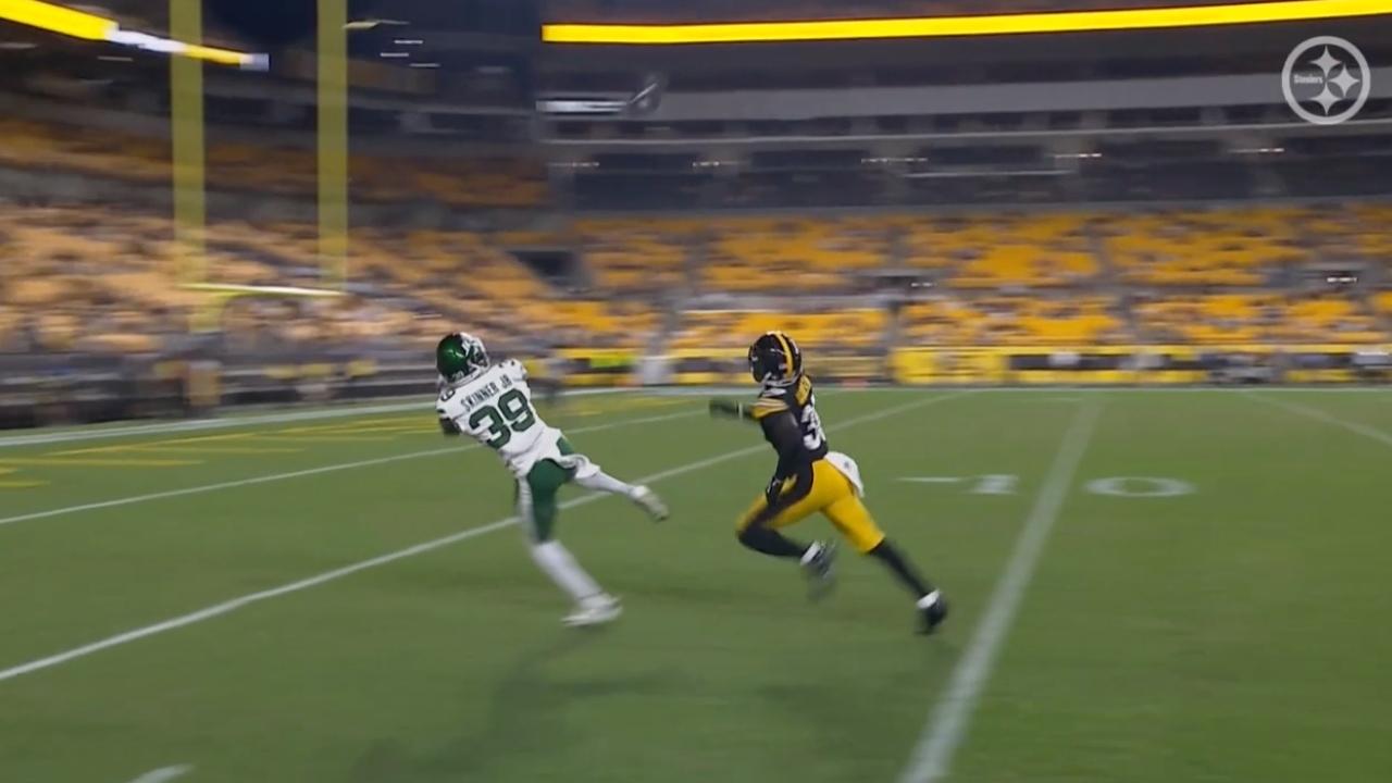 Brady Cook conecta con Quincy Skinner Jr. en un touchdown de 31 yardas para los Jets.