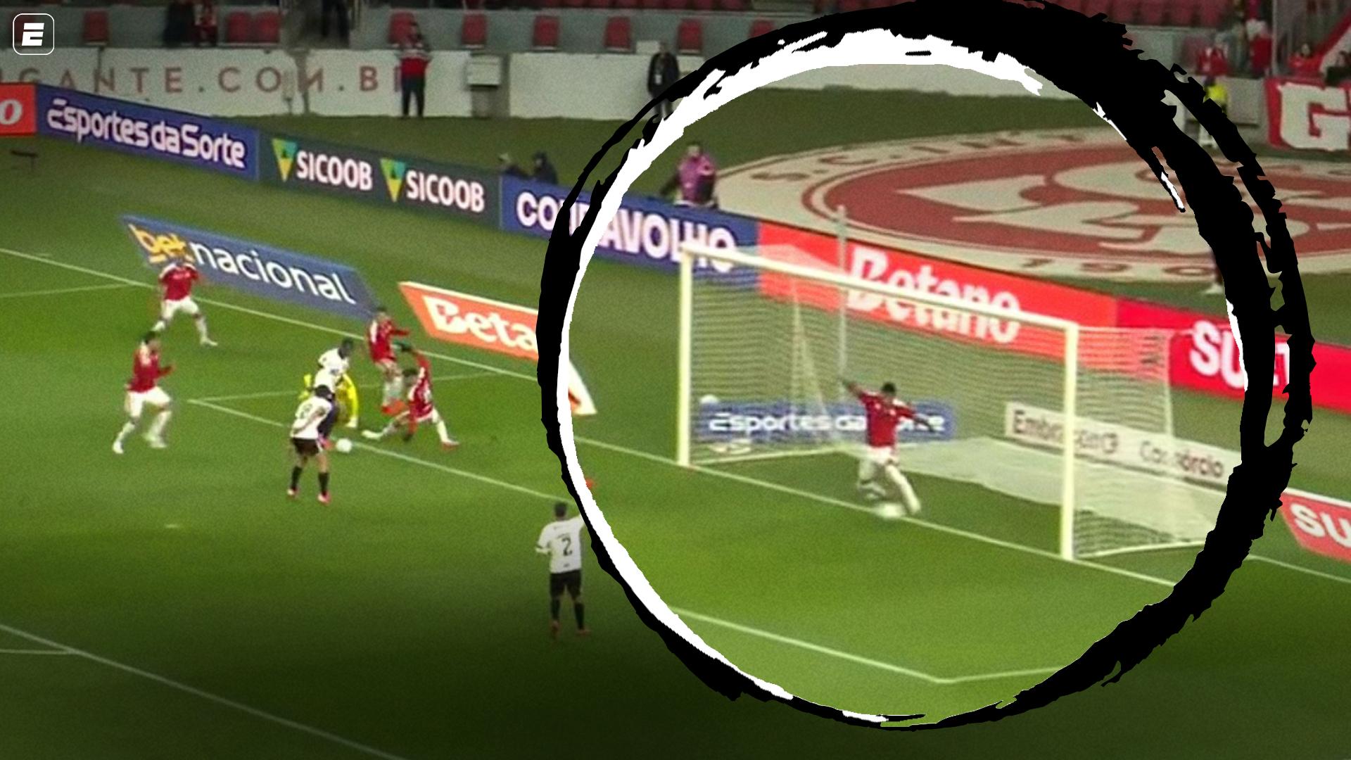 INCRÍVEL! Minda deixa dois jogadores no chão, passa por Matheus Cunha, mas Aguirre salva e impede o golaço