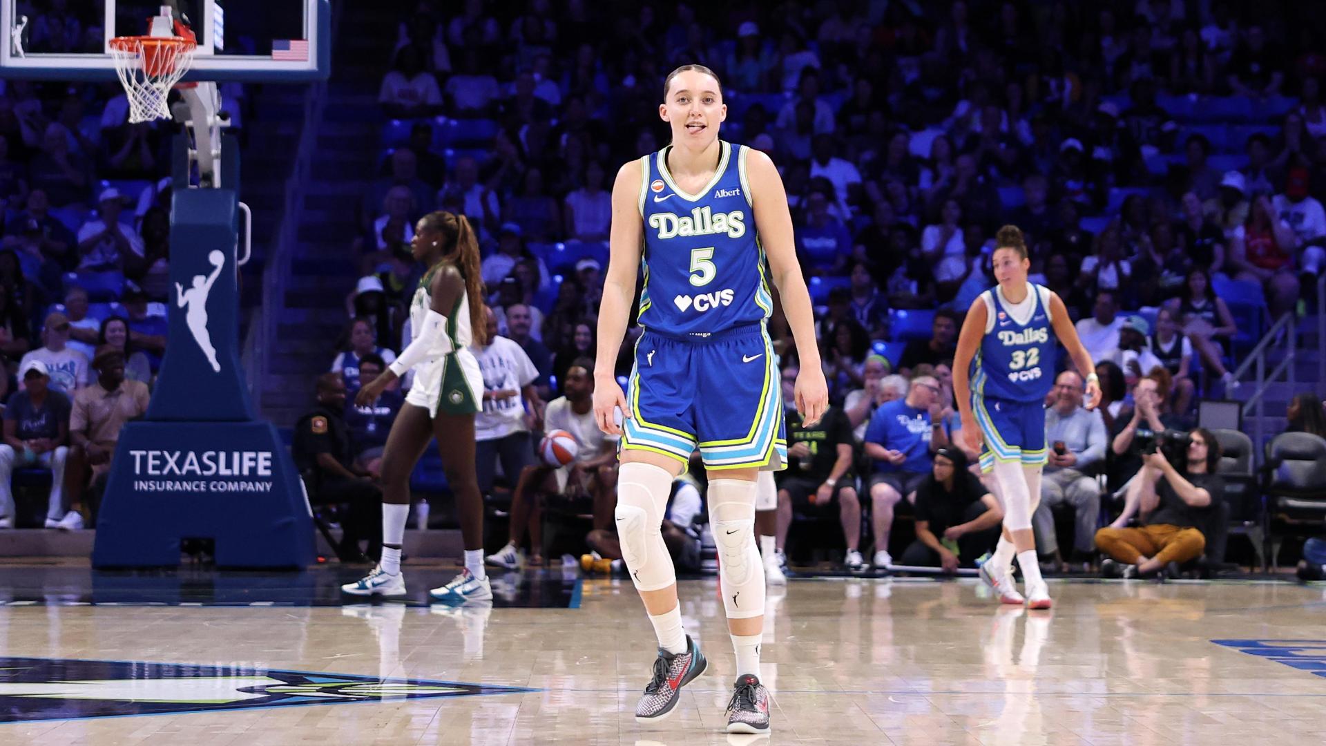Paige Bueckers scores 18 of her 32 in 1st quarter, Wings beat Storm 92-70