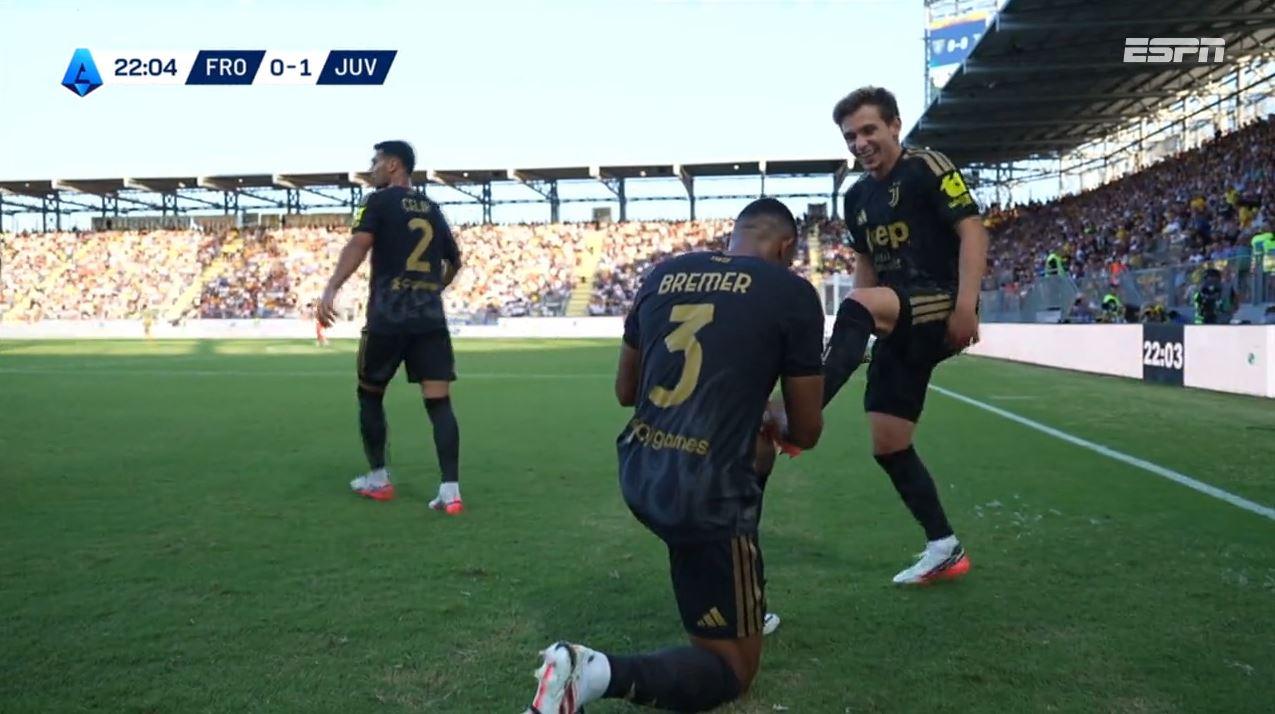 Gol da Juventus! Bremer! Brasileiro abre o placar contra o Frosinone