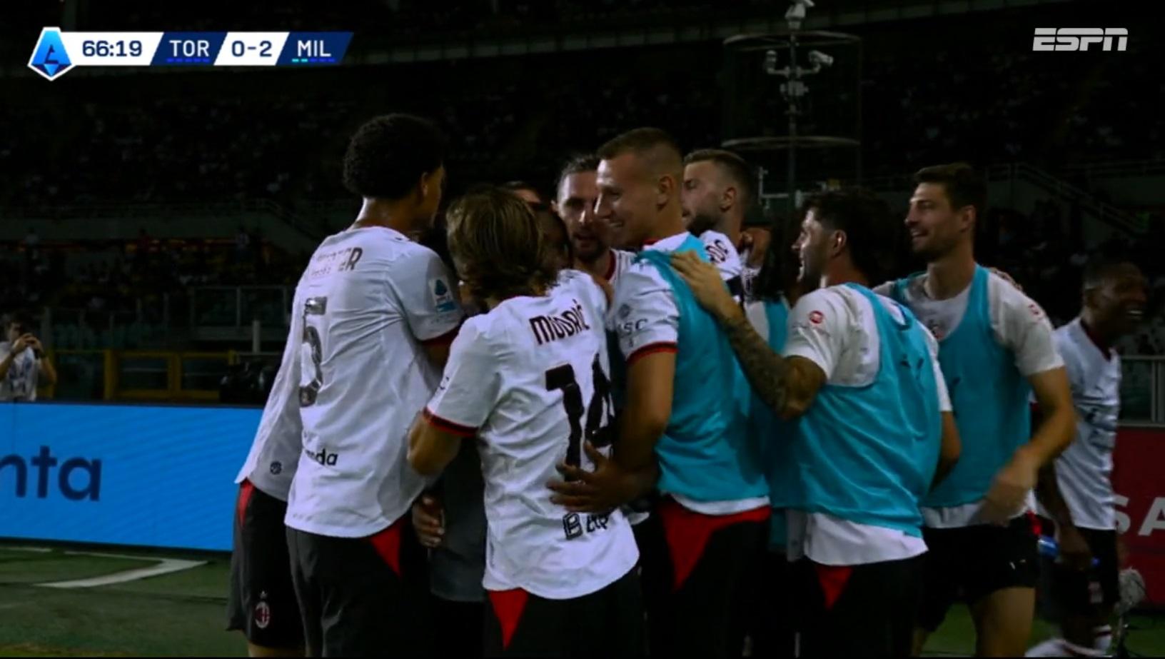 Gol do Milan! Rabiot completa cruzamento e bate de primeira para ampliar contra o Torino no Italiano; veja