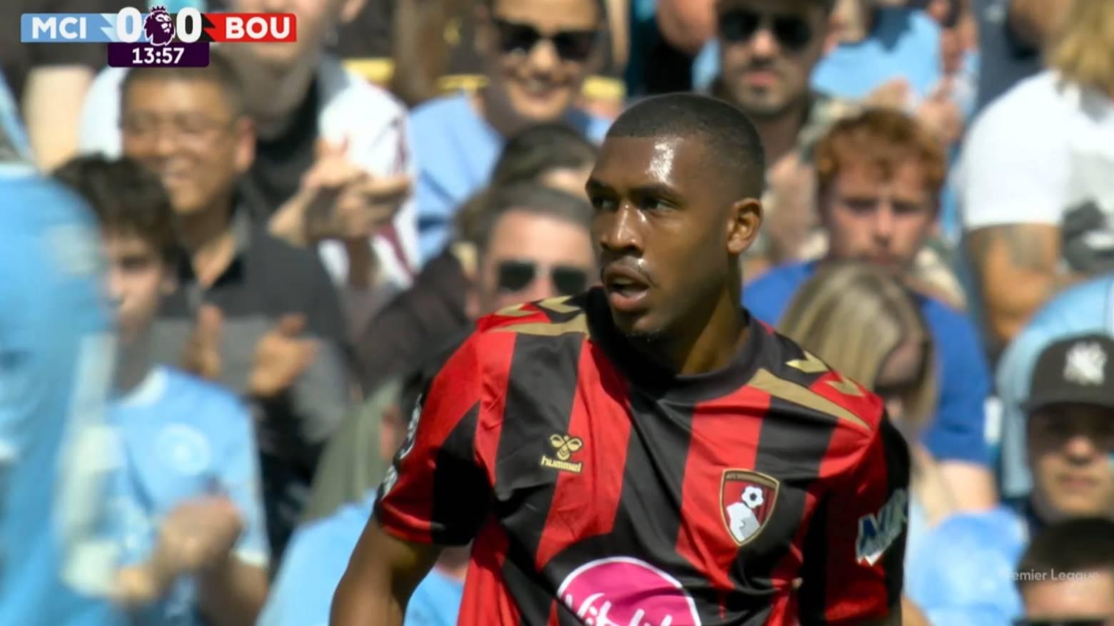 Rayan acerta chute perigoso na área do City e cria primeira chance de Bournemouth nesta temporada da Premier League