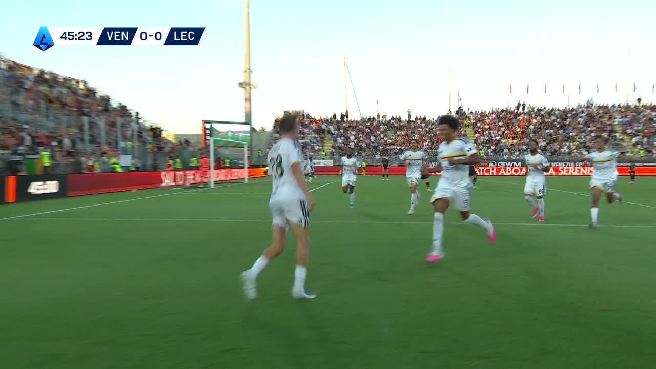 Venezia salió dormido y Lecce marcó al inicio del segundo tiempo