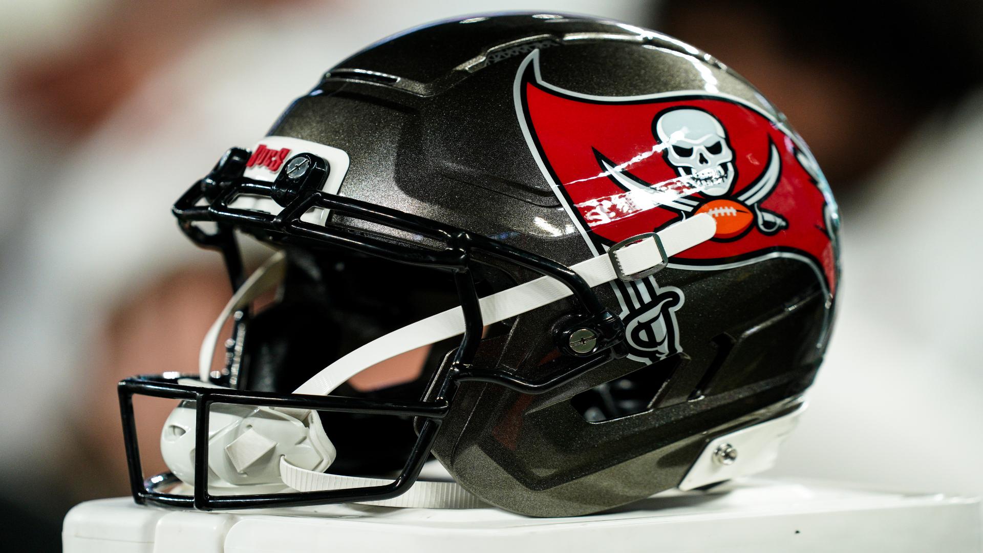 Who stood out for the Bucs against the Chiefs?