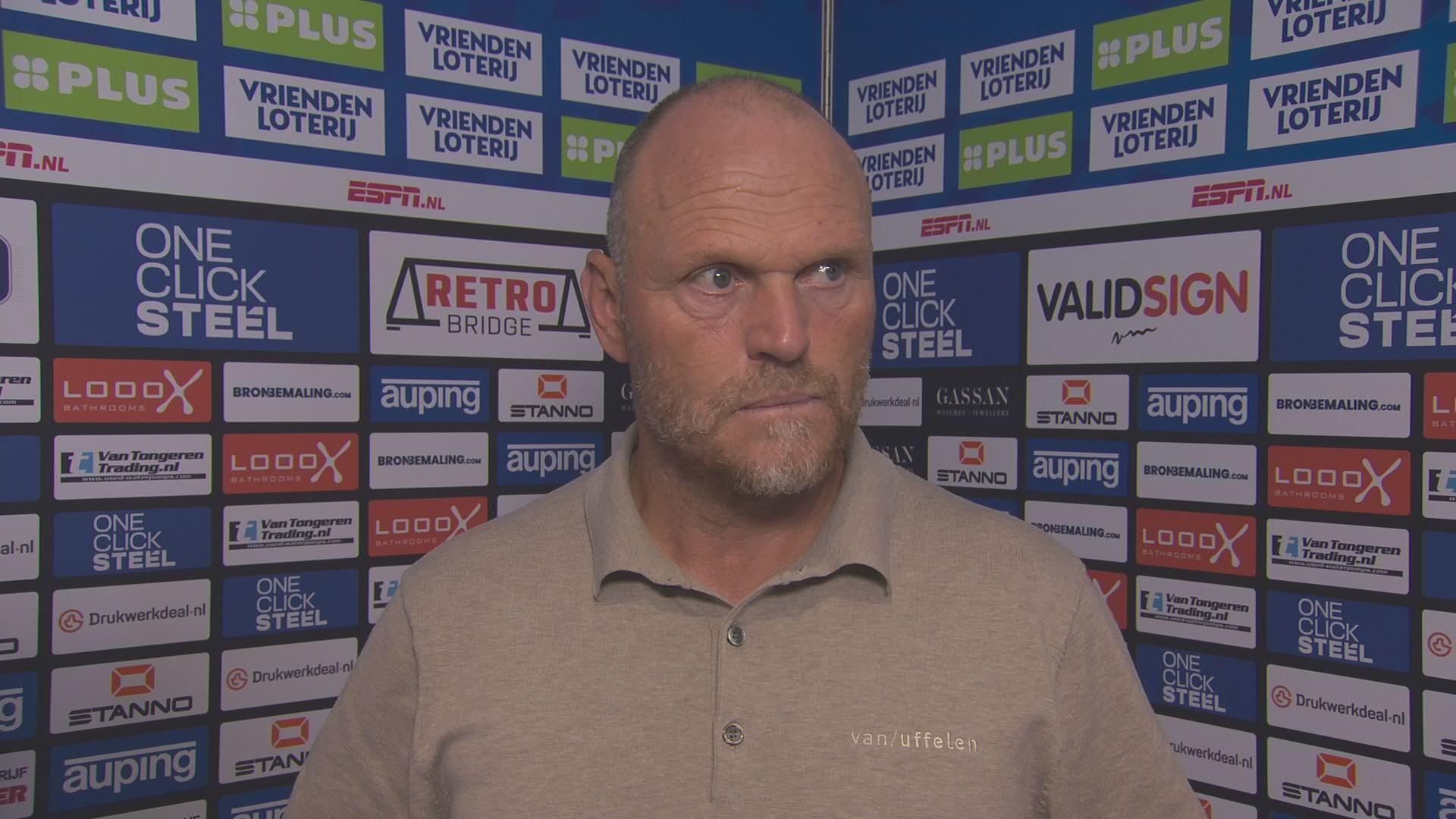 Oosting over de 2-0 van zijn team: "Daar kan ik enorm van genieten als voetballiefhebber"