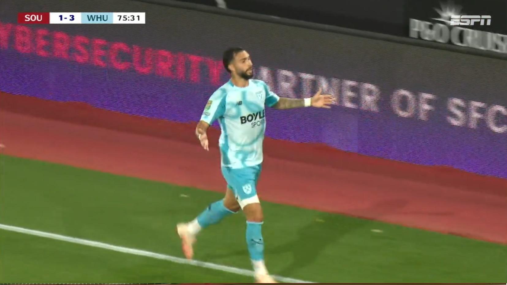 O terceiro dos Hammers! Taty Castellanos recebe cruzamento rasteiro de Veltman e amplia vitória do West Ham na Copa da Liga Inglesa; VEJA