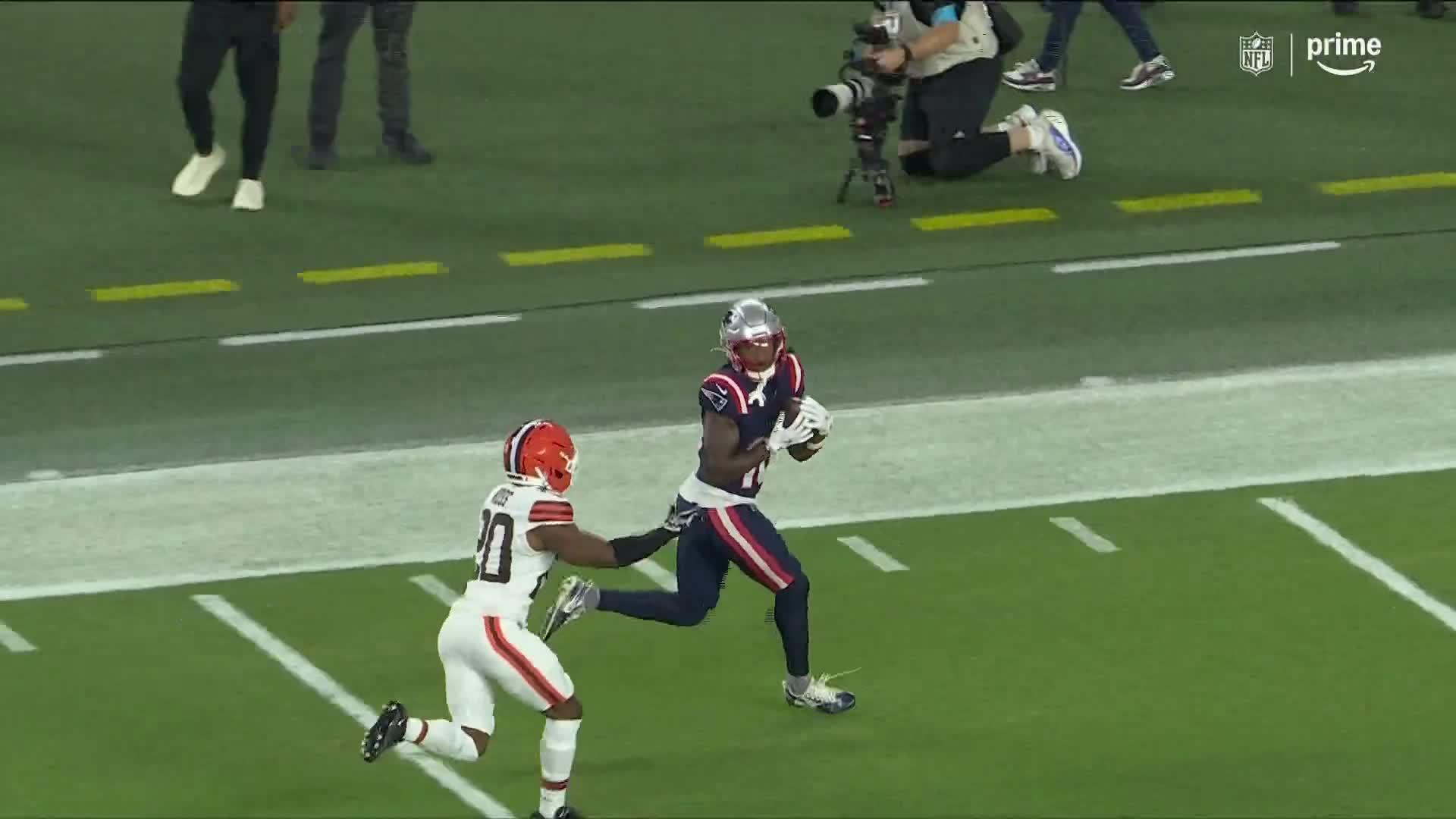 Kyle Williams se escapa tras pase de DeVito para TD de 45 yardas