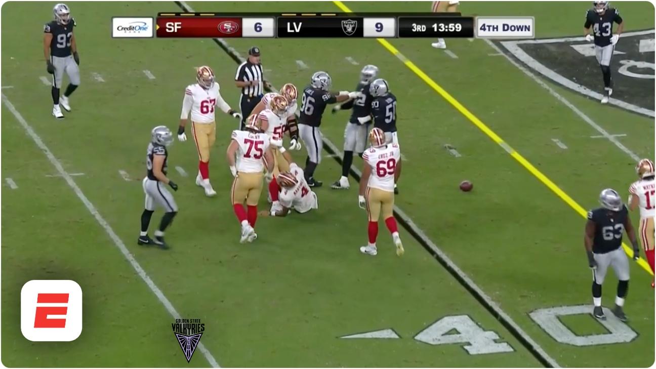 Keyron Crawford derriba al quarterback con una gran captura